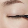 Intensyfikujący eyeliner w płynie