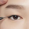 Intensyfikujący eyeliner w płynie