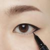 Intensyfikujący eyeliner w płynie