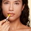 Lip Comfort Oil Nawilżający i wypełniający olejek do ust